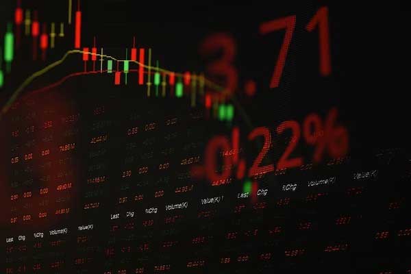 暴涨65%后还有空间！黄金冲破4370美元 汇丰紧急上调2026年目标价近30%